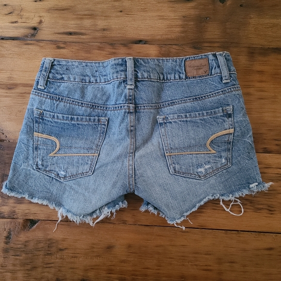 American Eagle 100 Percent Cotton Mid Rise Distressed Shorts Size 0 - Picture 4 of 15